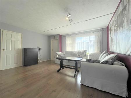 3 bedroom Semi-detached house to let in Welbourne Gardens, Bedford, MK42