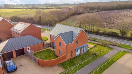 4 bedroom Detached house for sale in Tuddenham Row, Bedford, MK43