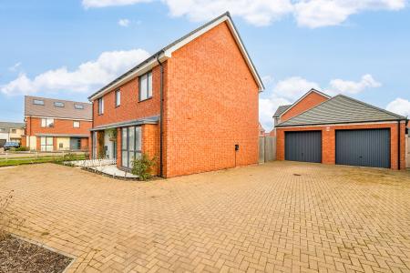 4 bedroom Detached house for sale in Tuddenham Row, Bedford, MK43