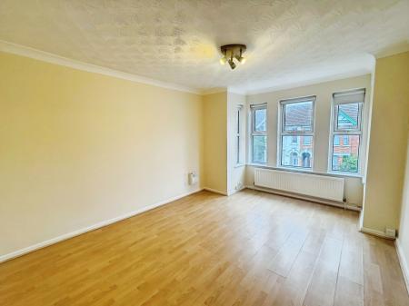 1 bedroom Flat to let in Castle Road, Bedford, MK40