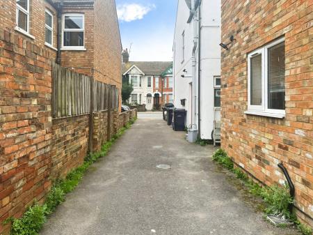 1 bedroom Flat to let in Castle Road, Bedford, MK40