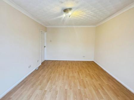 1 bedroom Flat to let in Castle Road, Bedford, MK40