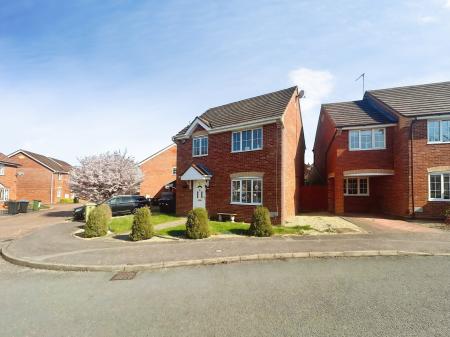 3 bedroom Detached house for sale in Lowick Place, Milton Keynes, MK4