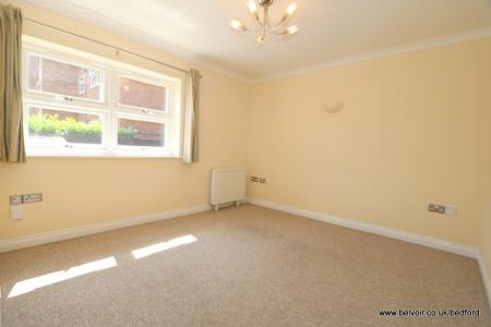 2 bedroom Flat to let in Ashburnham Road, Bedford, MK40