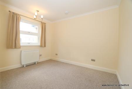 2 bedroom Flat to let in Ashburnham Road, Bedford, MK40