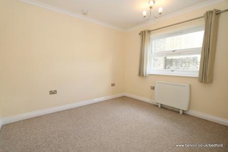 2 bedroom Flat to let in Ashburnham Road, Bedford, MK40