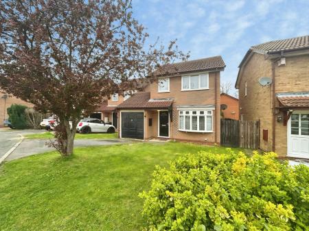 3 bedroom Link detached house for sale in Westminster Gardens, Bedford, MK42