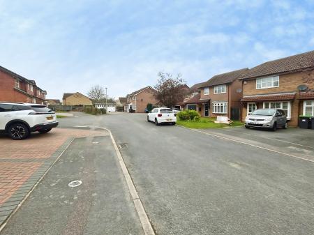 3 bedroom Link detached house for sale in Westminster Gardens, Bedford, MK42