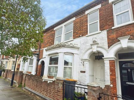 3 bedroom Terraced House for sale in Salisbury Street, Bedford, MK41