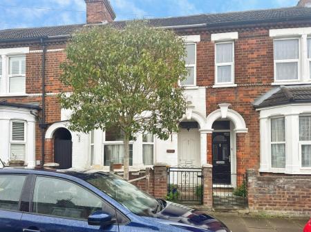 3 bedroom Terraced House for sale in Salisbury Street, Bedford, MK41