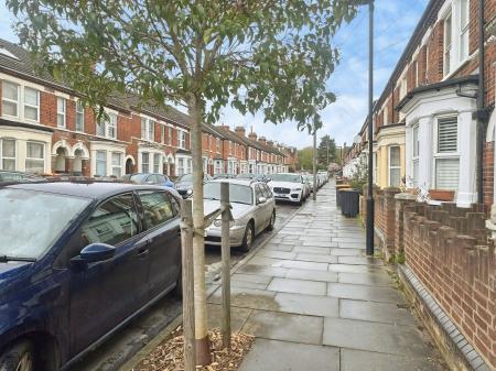 3 bedroom Terraced House for sale in Salisbury Street, Bedford, MK41