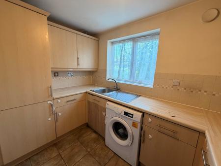 2 bedroom Flat to let in Crowe Road, Bedford, MK40