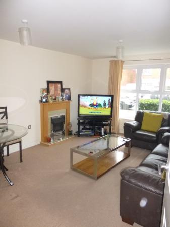2 bedroom Flat to let in Crowe Road, Bedford, MK40
