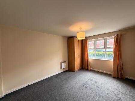 2 bedroom Flat to let in Crowe Road, Bedford, MK40