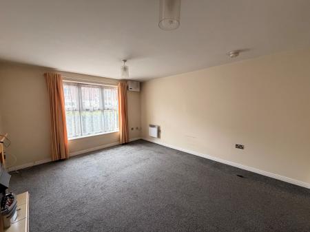2 bedroom Flat to let in Crowe Road, Bedford, MK40
