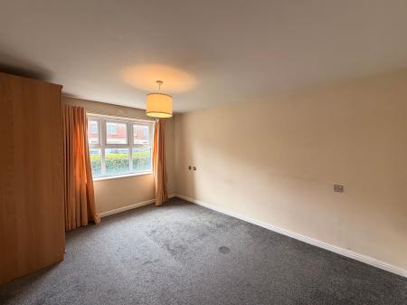 2 bedroom Flat to let in Crowe Road, Bedford, MK40