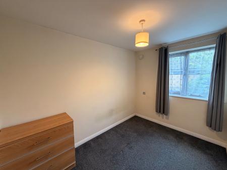 2 bedroom Flat to let in Crowe Road, Bedford, MK40