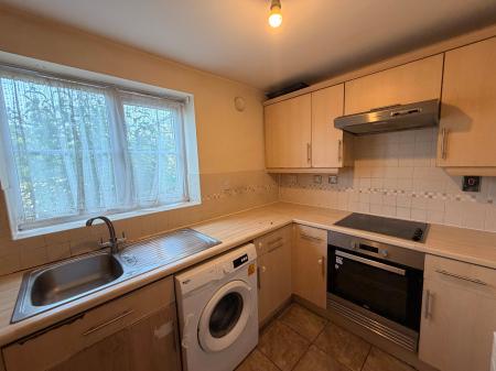 2 bedroom Flat to let in Crowe Road, Bedford, MK40