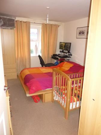2 bedroom Flat to let in Crowe Road, Bedford, MK40