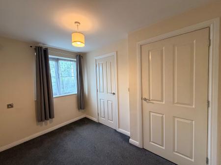 2 bedroom Flat to let in Crowe Road, Bedford, MK40