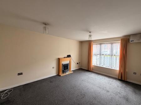 2 bedroom Flat to let in Crowe Road, Bedford, MK40