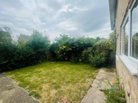 3 bedroom Semi-detached house for sale in Brickhill Drive, Bedford, MK41