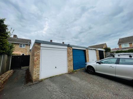 3 bedroom Semi-detached house for sale in Brickhill Drive, Bedford, MK41