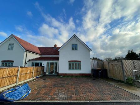 Rawlins Gardens, Wootton, MK43