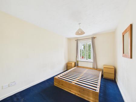 2 bedroom Flat to let in Acorn Way, Bedford, MK42