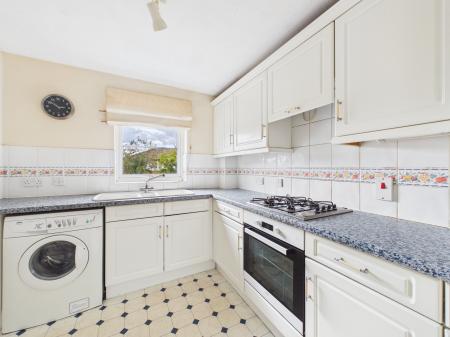 2 bedroom Flat to let in Acorn Way, Bedford, MK42