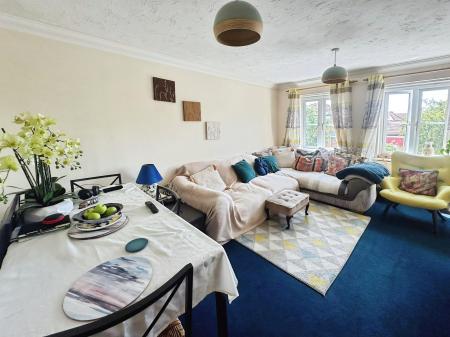 2 bedroom Flat to let in Acorn Way, Bedford, MK42