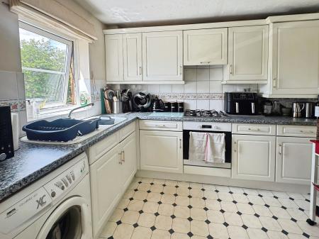 2 bedroom Flat to let in Acorn Way, Bedford, MK42