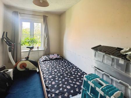 2 bedroom Flat to let in Acorn Way, Bedford, MK42