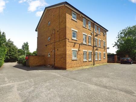 2 bedroom Flat to let in Acorn Way, Bedford, MK42