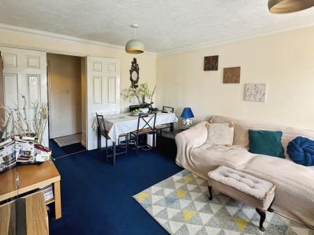 2 bedroom Flat to let in Acorn Way, Bedford, MK42