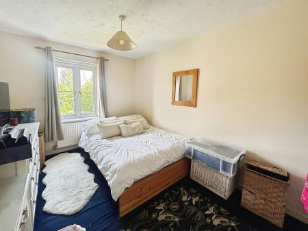 2 bedroom Flat to let in Acorn Way, Bedford, MK42