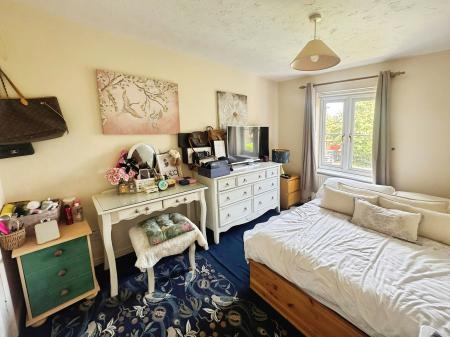 2 bedroom Flat to let in Acorn Way, Bedford, MK42