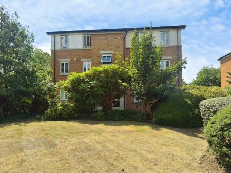 2 bedroom Flat to let in Acorn Way, Bedford, MK42