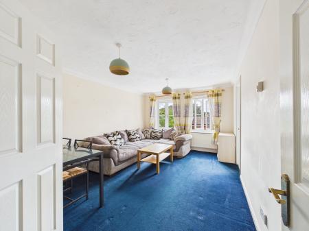 2 bedroom Flat to let in Acorn Way, Bedford, MK42