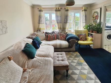 2 bedroom Flat to let in Acorn Way, Bedford, MK42