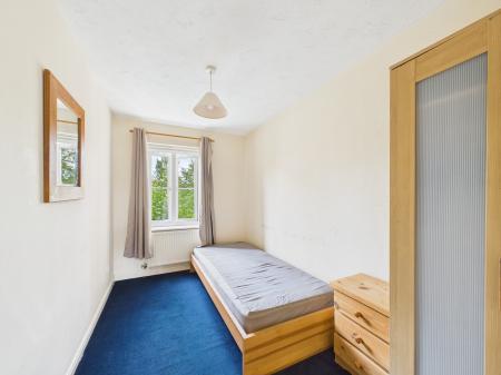 2 bedroom Flat to let in Acorn Way, Bedford, MK42