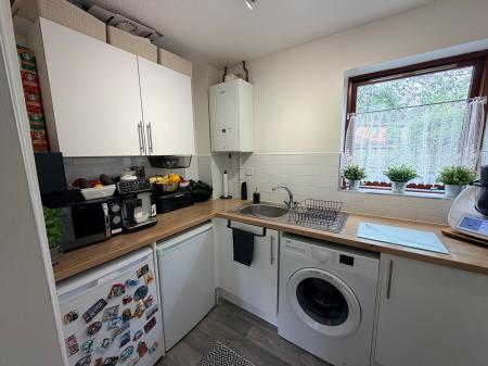 2 bedroom Terraced House for sale in Faraday Drive, MK5