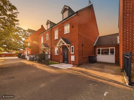 4 bedroom Semi-detached house for sale in Ashmead Road, Bedford, MK41 7