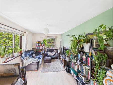 2 bedroom Flat for sale in Annadale Crescent, Belfast, BT7