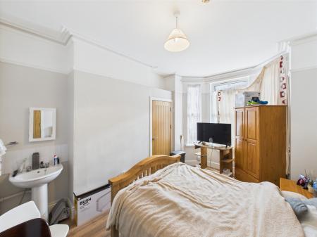 5 bedroom Terraced House for sale in Stranmillis Gardens, Belfast, BT9