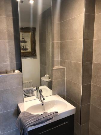 2 bedroom Flat to let in 2A Ardmore Avenue, Belfast, BT7