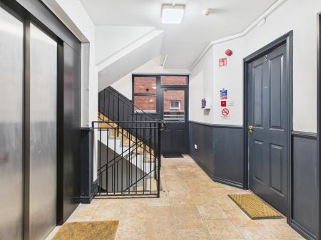 1 bedroom Flat to let in 14 College Gardens, Belfast, BT9