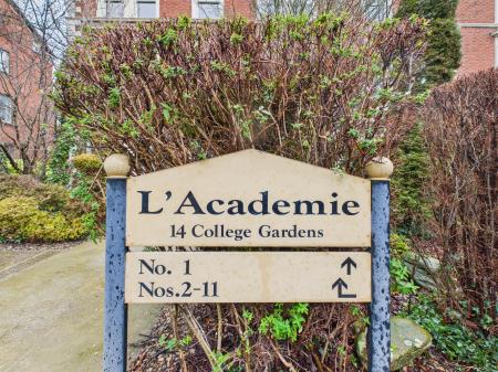 1 bedroom Flat to let in 14 College Gardens, Belfast, BT9