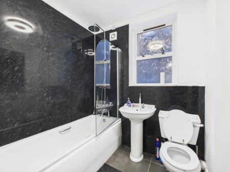 1 bedroom Flat to let in 14 College Gardens, Belfast, BT9