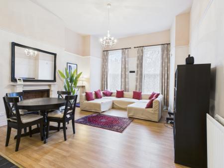 1 bedroom Flat to let in 14 College Gardens, Belfast, BT9